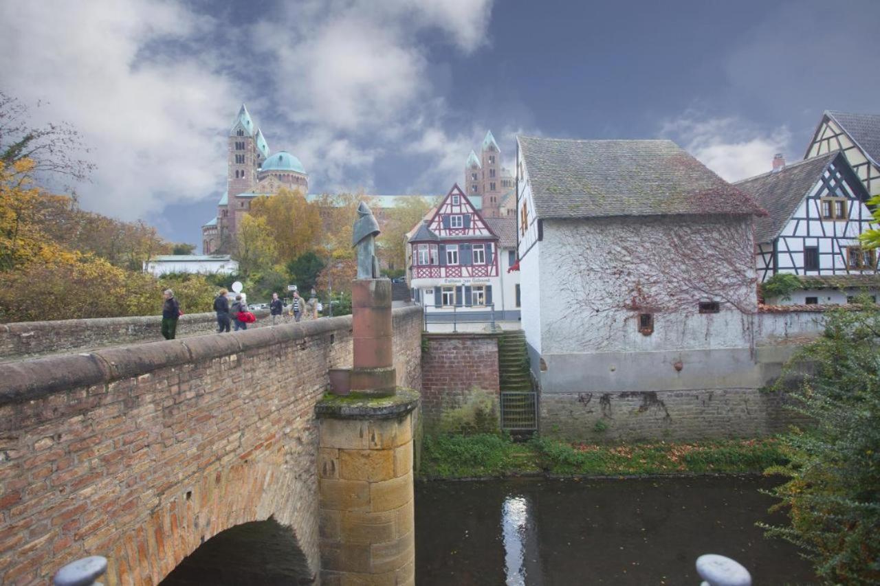 Gasthaus Zum Halbmond Hotel Speyer Buitenkant foto